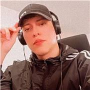 Profesor de animación 2d o motion graphics, la página solo tenía descripción de animación 3D pero doy es clases en after effects como animador de motion graphics